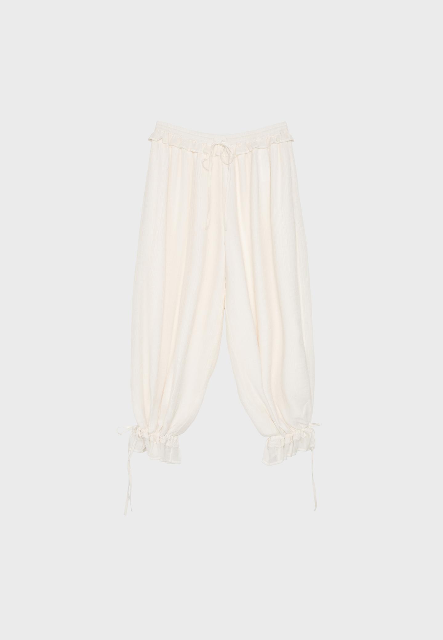 Stradivarius βραδινό outfit με στυλ μοντέλο