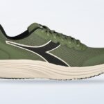 Scarpe da running Diadora Eagle 9 su sfondo chiaro