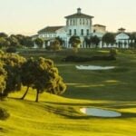 Paisaje panorámico de un campo de golf de Greenfee365