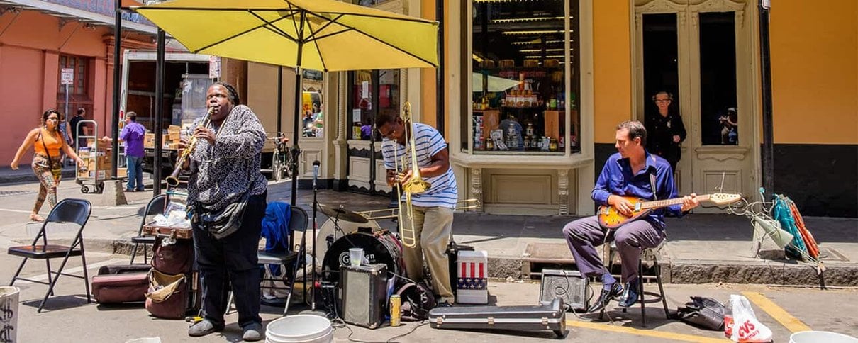 Straatbeeld van New Orleans als bestemming voor dollars