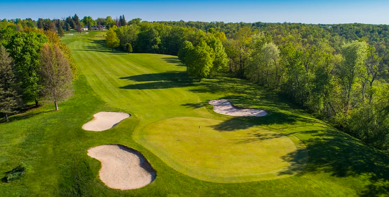 Scenic rural golf course retreat in Pennsylvania