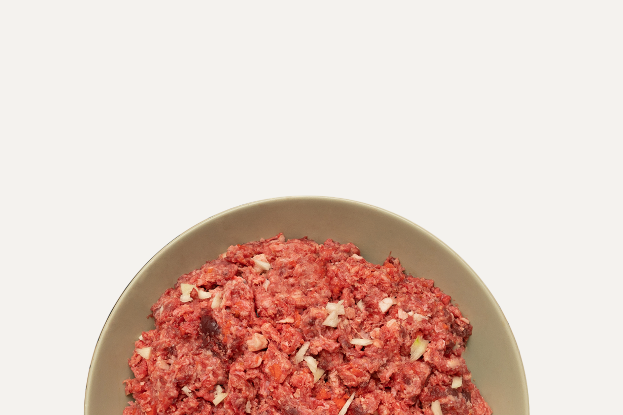 Cuenco con comida cruda para perros de Natuka