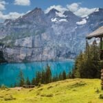 Paesaggio alpino svizzero durante un viaggio