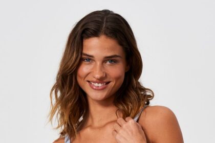 Model wearing the Bravissimo Ultimate Comfort Bra in dusky blue