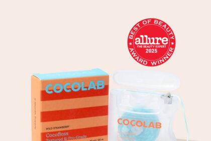Cocofloss Wild Strawberry dental floss package