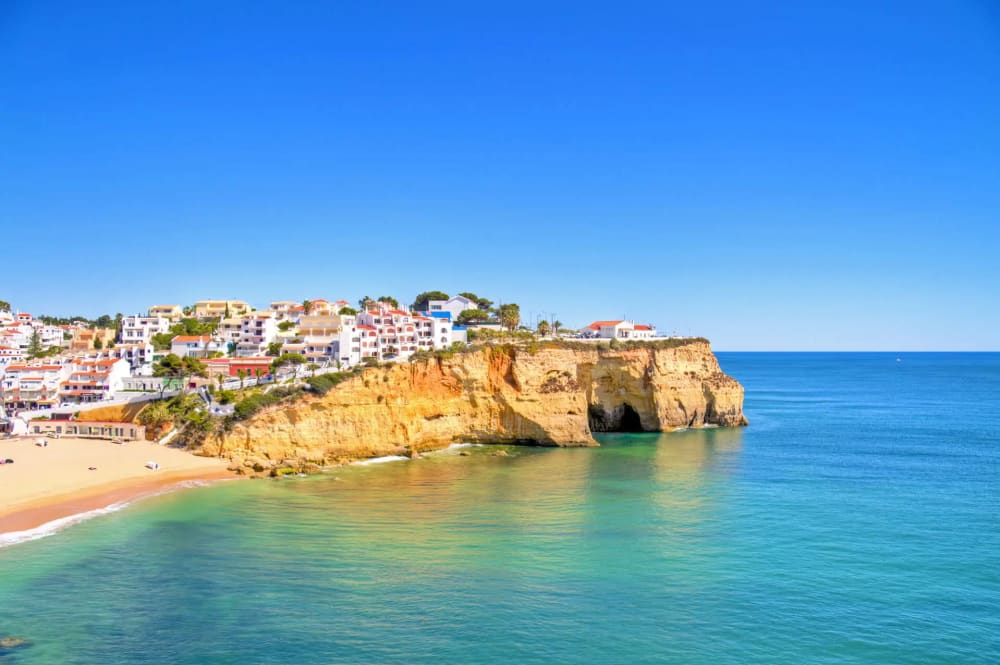 Acantilados costeros y mar del Algarve