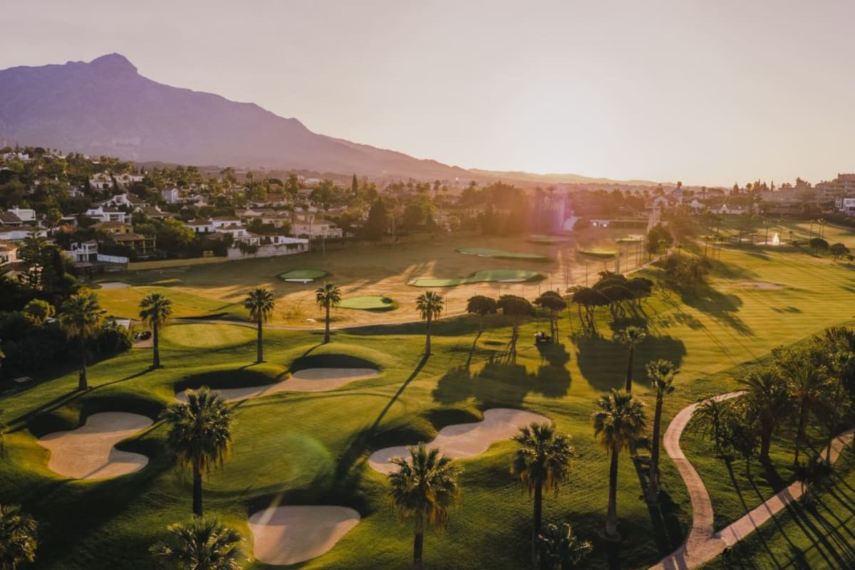 Fairway y green de Los Naranjos Golf Club