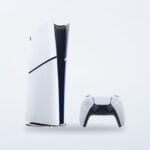 Sony PlayStation 5 Slim Digital Console auf hellem Hintergrund
