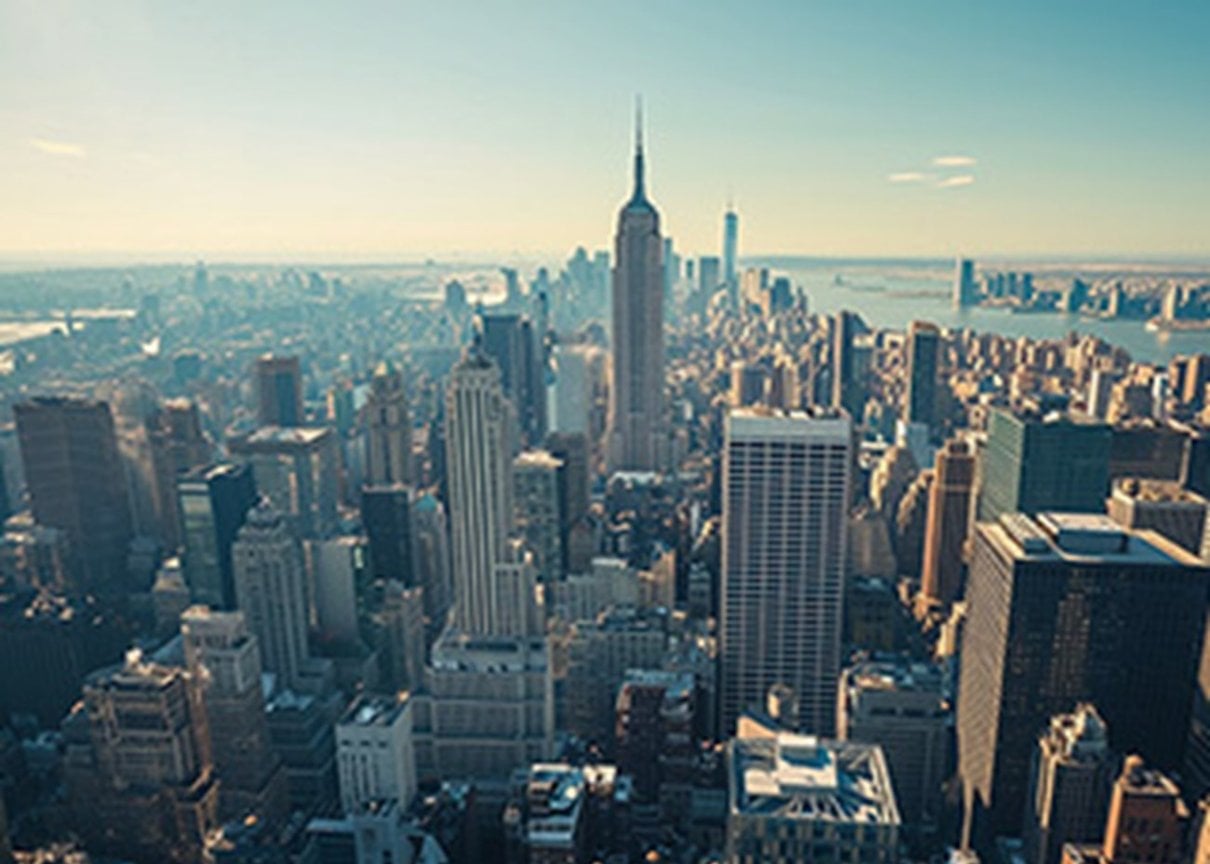 Uitzicht op de skyline van New York voor een reis met US dollars