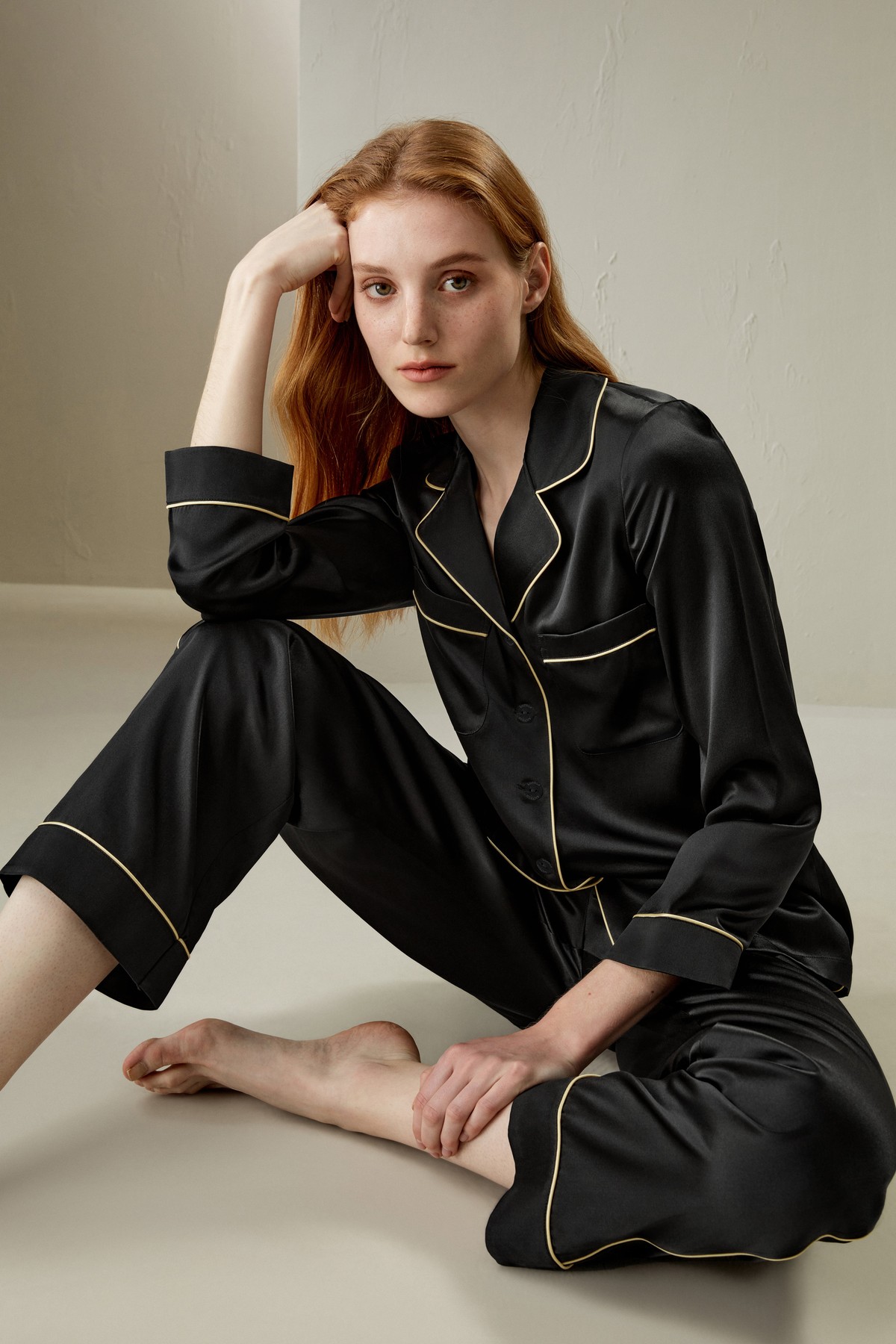 Ensemble de pyjama en soie avec passepoil doré Lilysilk