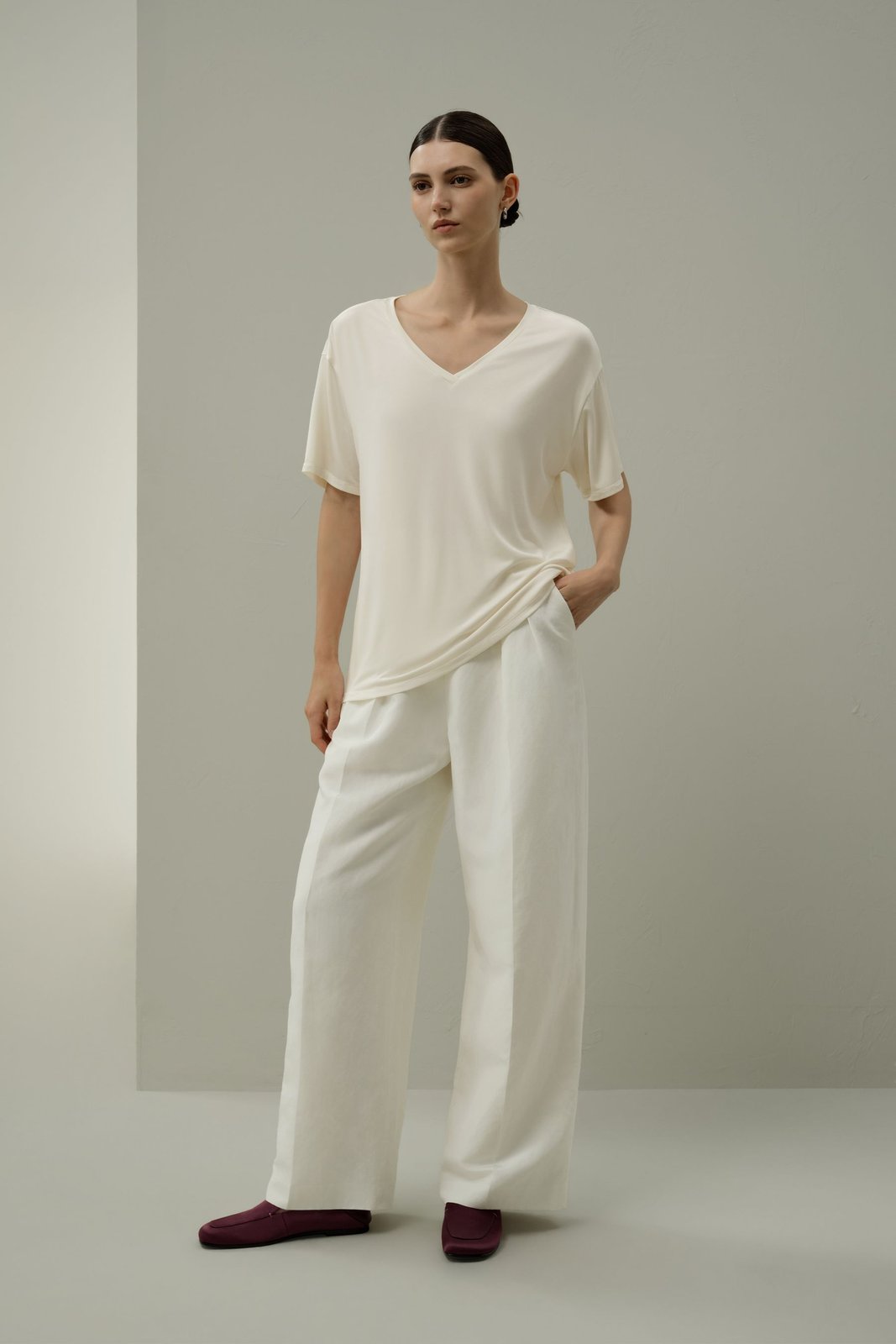 Silk Breeze Jersey Basic V-neck T-shirt by Lilysilk