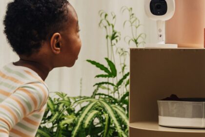 Nanit Flex Stand with camera in a nursery