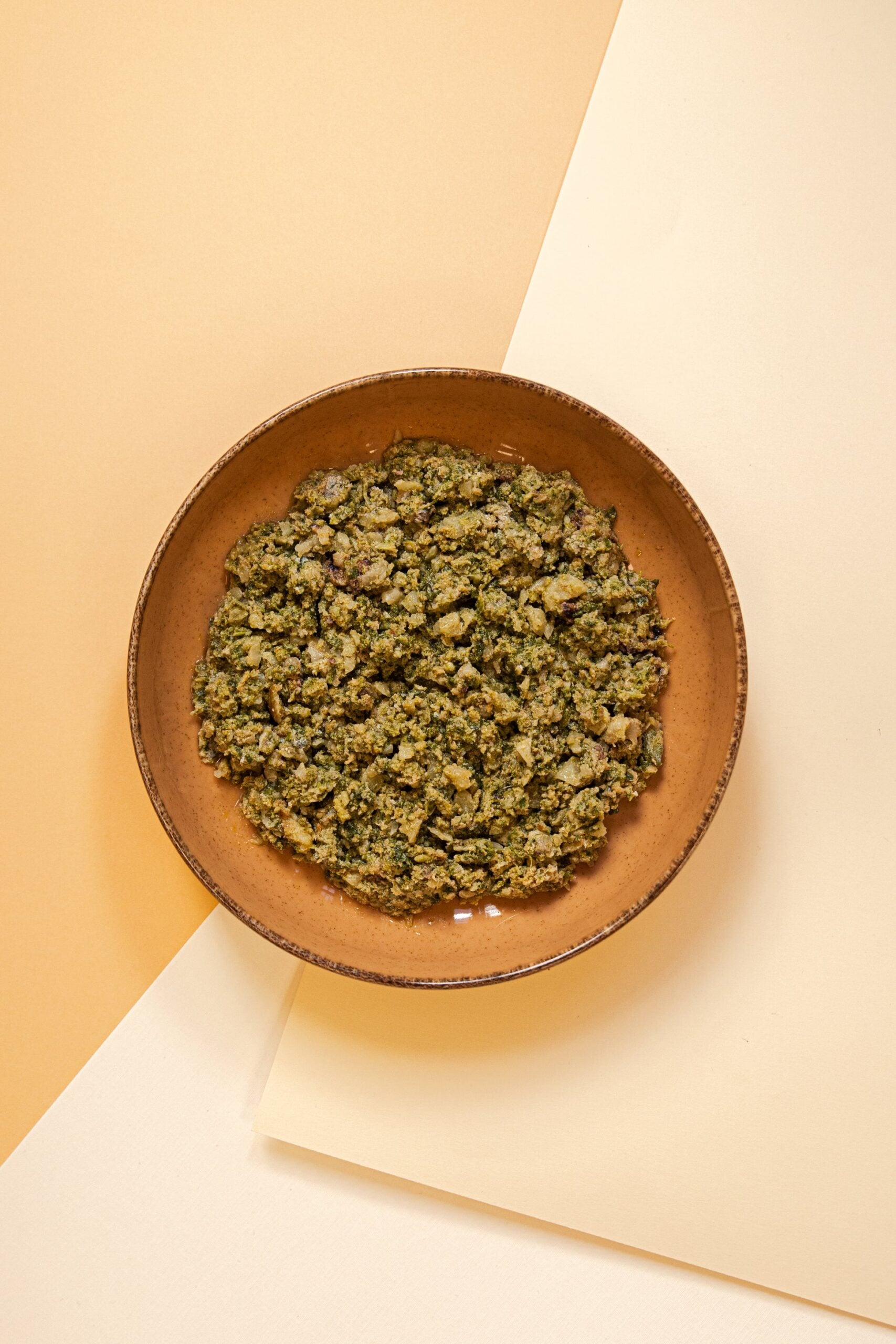 Cuenco con menú cocinado de salmón de Natuka