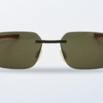 Lentes de Sol Tag Heuer ESSENTIAL negros sobre fondo claro