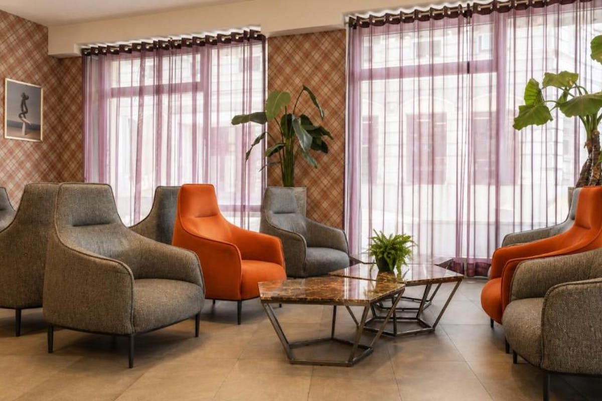 Sittgrupp i loungen på Wellton Riga Hotel & SPA