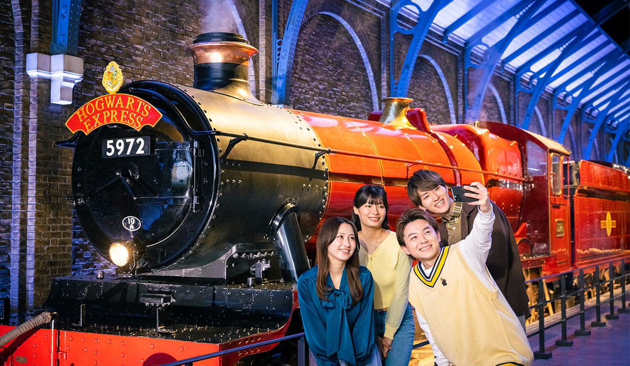 Hogwarts Express platform set at Warner Bros. Studios Japan