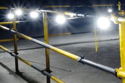 Portable 110 volt site lighting on a work site