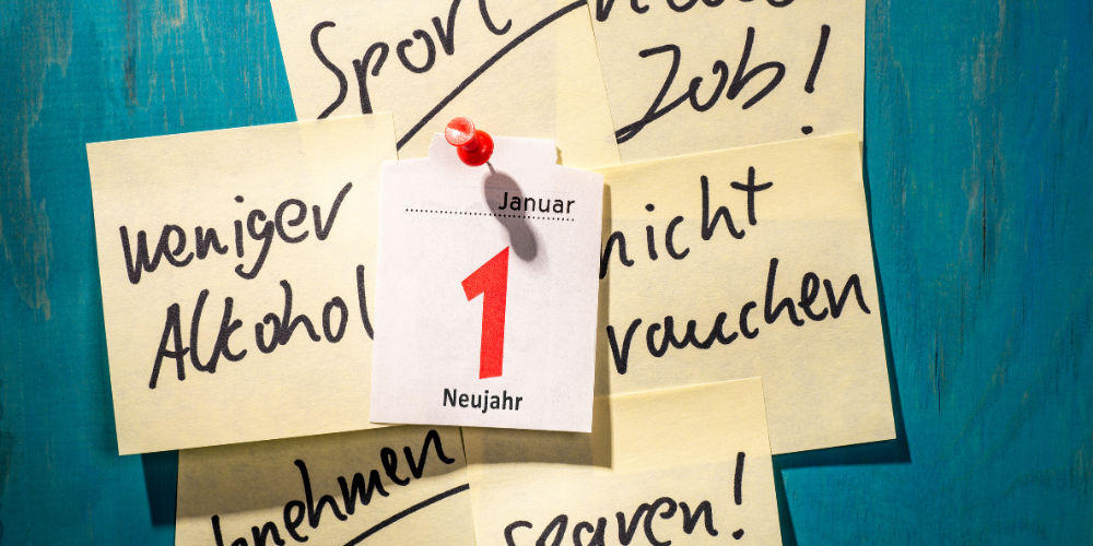 Notizzettel mit Vorsätzen zum Jahreswechsel