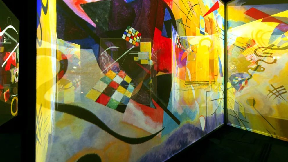 Immersive gallery space at Frameless