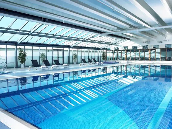 Hotel stay shown in Getaways Ireland package listing