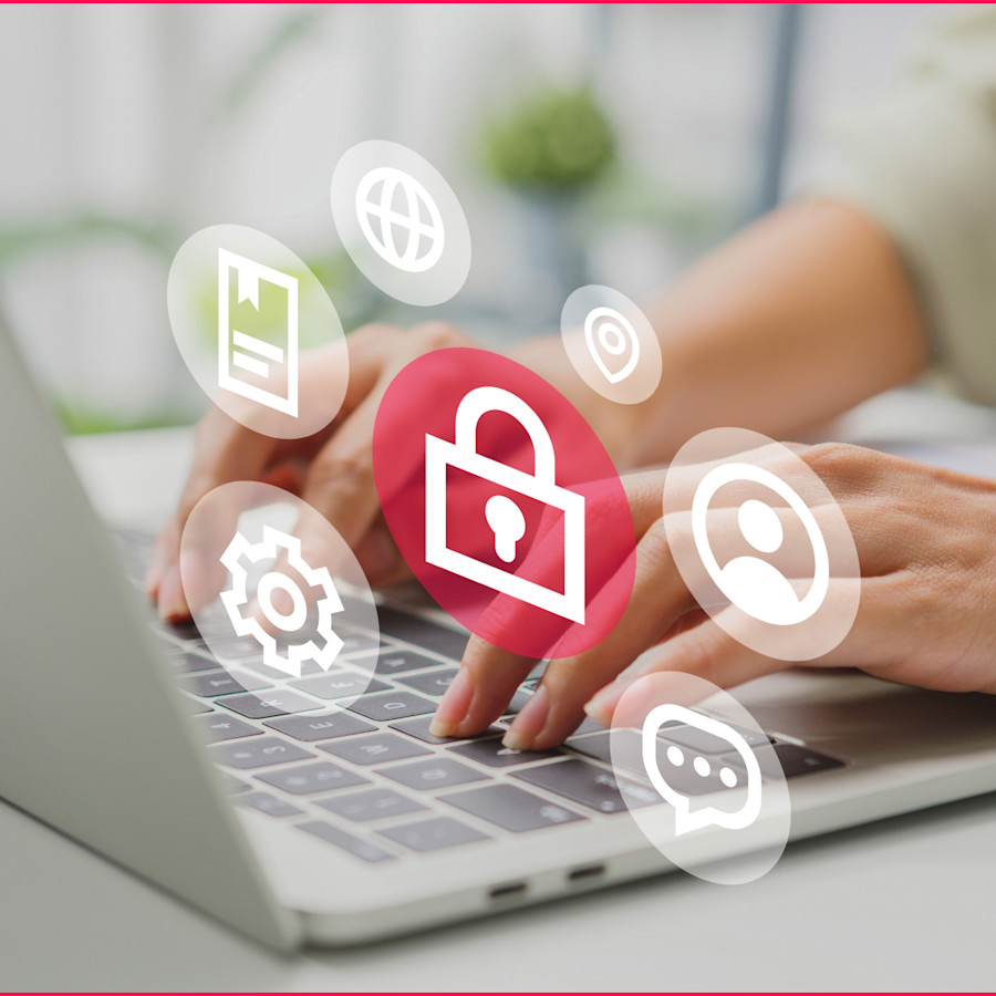 Hände am Laptop mit Schloss-Symbol - sichere Datenlöschung nach der Rückgabe