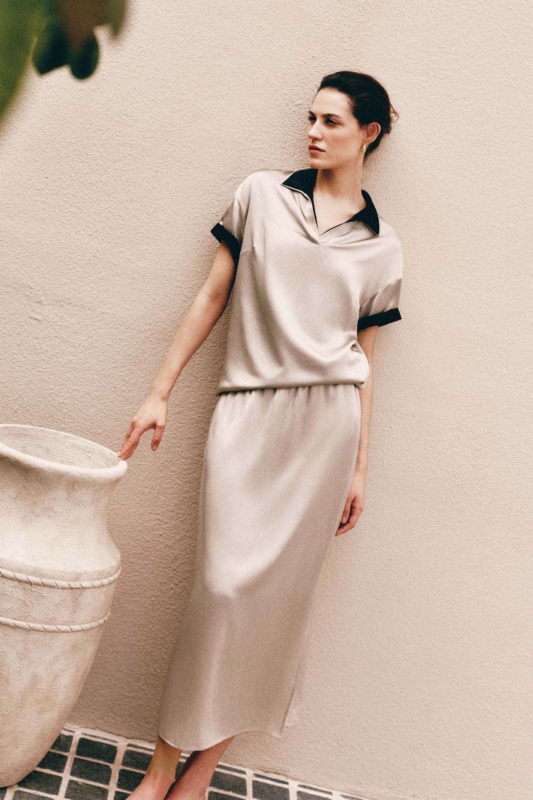 Haut polo gris en soie charmeuse lavable Lilysilk