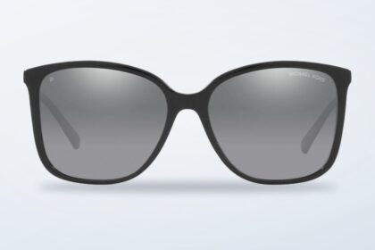 Lentes de sol Michael Kors MK2169 negros sobre fondo claro