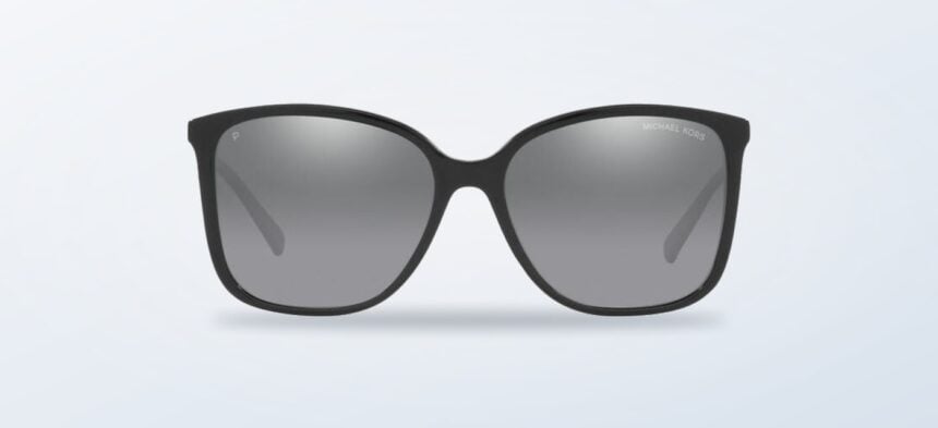 Lentes de sol Michael Kors MK2169 negros sobre fondo claro