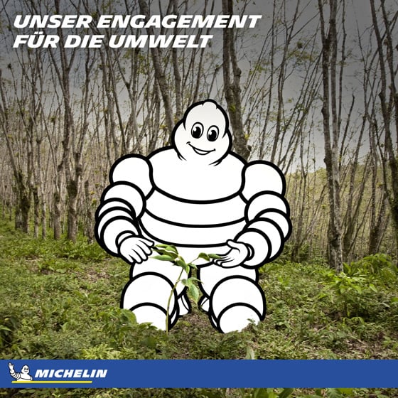 Michelin Maskottchen pflanzt einen Setzling