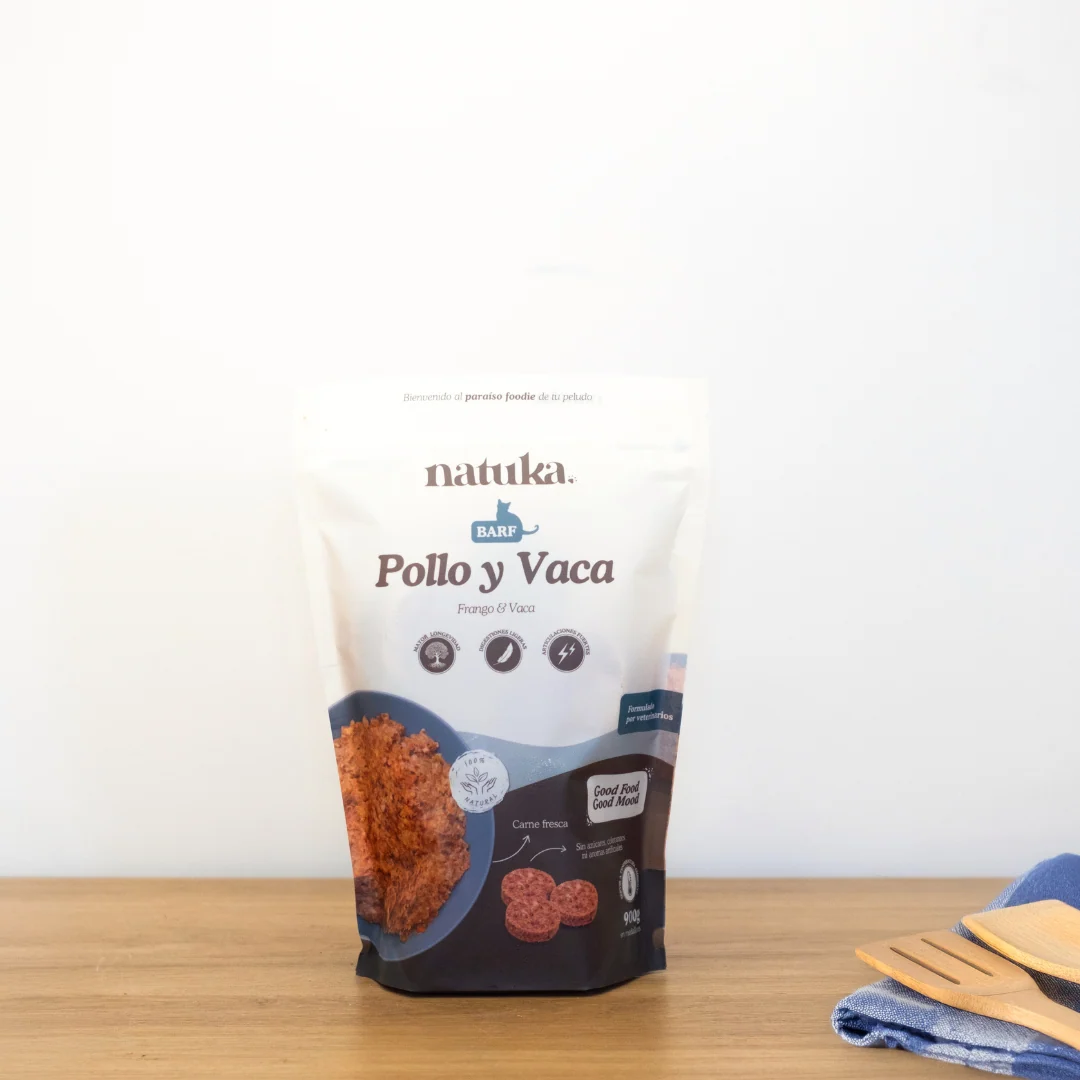 Menú BARF de pollo y vaca de Natuka para gatos