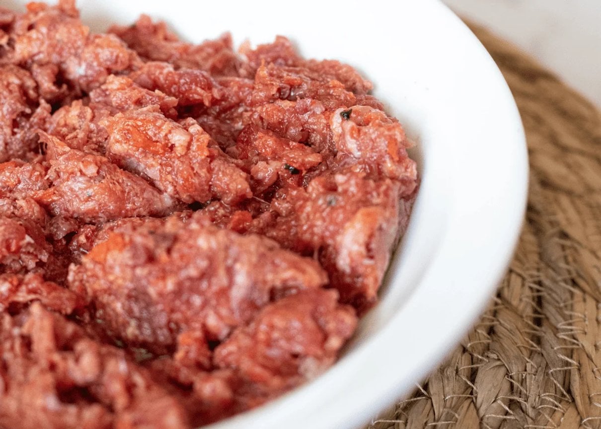 Imagen editorial de Natuka relacionada con la alimentación natural para perros
