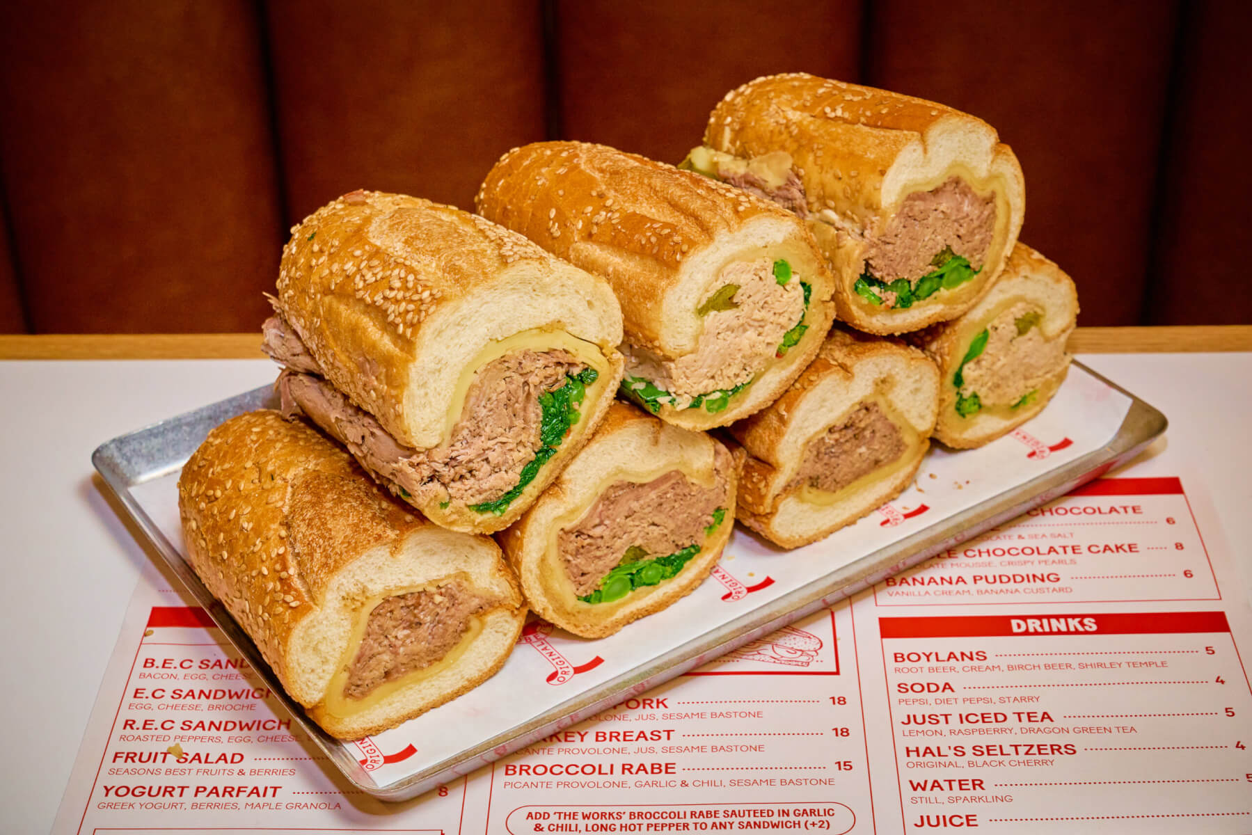 Los bocadillos ofrecen una opción rápida para completar la visita.