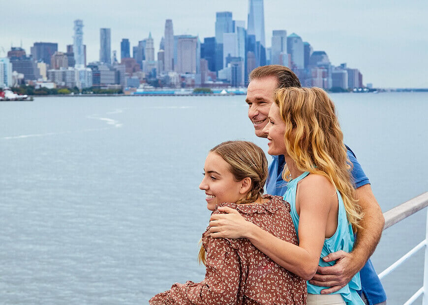 Family looking over the Lower Manhattan skyline