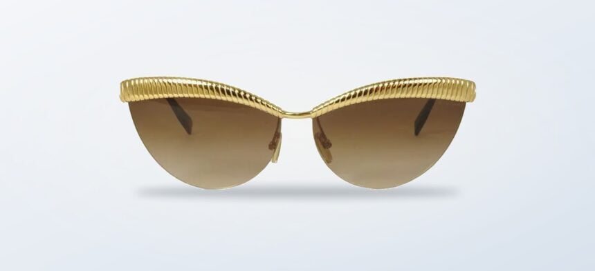 Lentes de sol Bvlgari TUBOGAS dorados en fotografía de producto