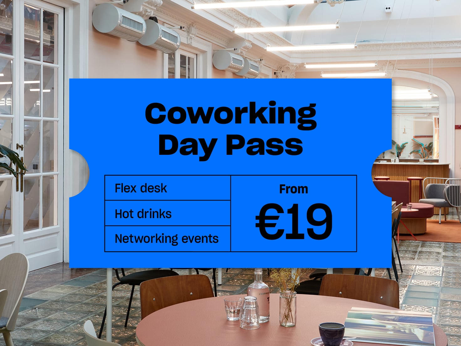 Mesas de trabajo en el coworking de The Social Hub