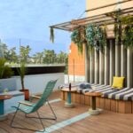 Terraza exterior en la azotea de The Social Hub Madrid