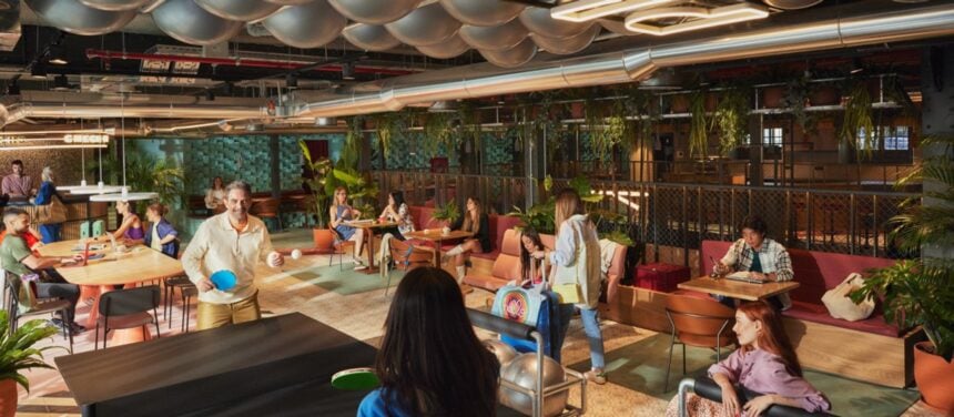 Personas reunidas en un espacio de The Social Hub